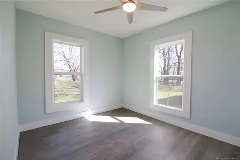 Bedroom - 907 E 3rd St, Okmulgee, OK 74447 photo 2 of 7