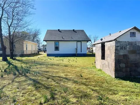 Exterior - 907 E 3rd St, Okmulgee, OK 74447 photo 10 of 12