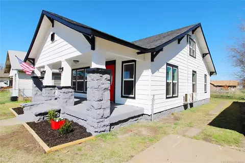 Exterior - 907 E 3rd St, Okmulgee, OK 74447 photo 6 of 12
