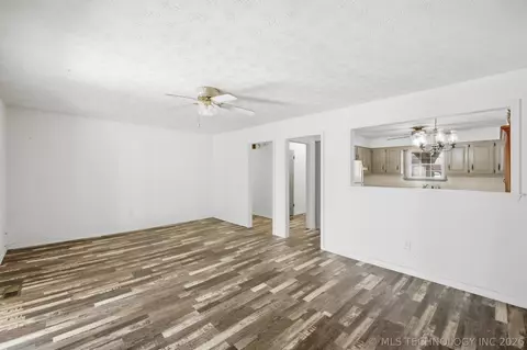 Living - 1509 Lahoma, Pryor, OK 74361 photo 2 of 2