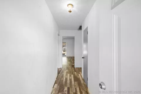 Entry Way - 1509 Lahoma, Pryor, OK 74361 photo 1 of 1