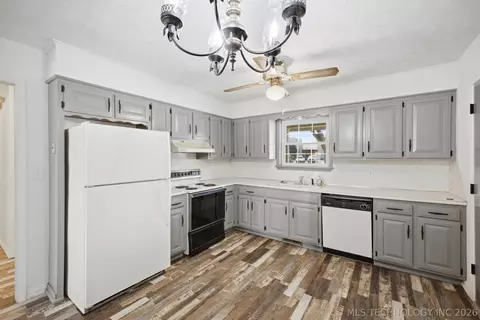 Kitchen - 1509 Lahoma, Pryor, OK 74361 photo 1 of 1