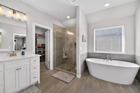 Bath - 8728 E Joliet St, Broken Arrow, OK 74014 photo 3 of 7