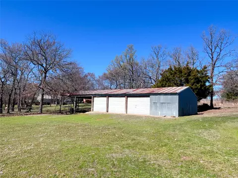 Exterior - 589 Mohawk Dr, Eufaula, OK 74432 photo 3 of 5