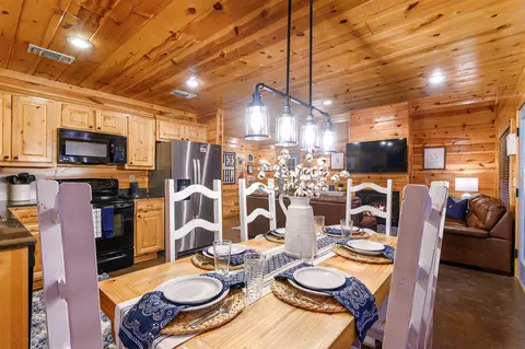 Dining - 200 Stevens Rd, Broken Bow, OK 74728 photo 2 of 3