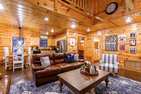 Living - 200 Stevens Rd, Broken Bow, OK 74728 photo 3 of 3