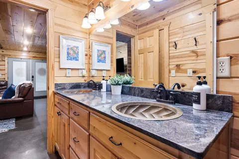 Bath - 200 Stevens Rd, Broken Bow, OK 74728 photo 1 of 4