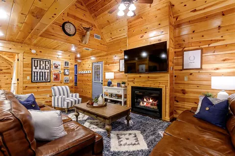 Living - 200 Stevens Rd, Broken Bow, OK 74728 photo 1 of 3