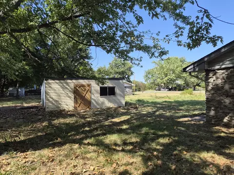 Exterior - 300 7th Ave, Warner, OK 74469 photo 4 of 6