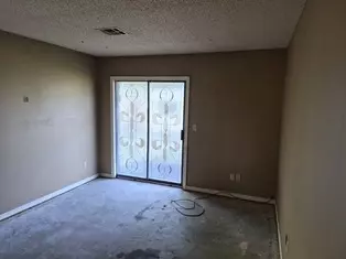 Living - 300 7th Ave, Warner, OK 74469 photo 2 of 3