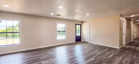 Living - 422311 E 1142 Rd, Eufaula, OK 74432 photo 4 of 9