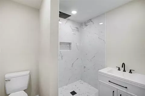 Bath - 422311 E 1142 Rd, Eufaula, OK 74432 photo 7 of 8
