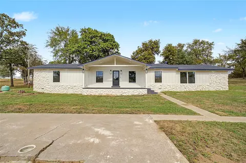 Exterior - 422311 E 1142 Rd, Eufaula, OK 74432 photo 2 of 18