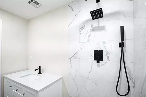 Bath - 422311 E 1142 Rd, Eufaula, OK 74432 photo 6 of 8