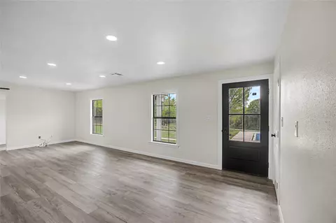 Living - 422311 E 1142 Rd, Eufaula, OK 74432 photo 3 of 7