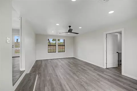 Living - 422311 E 1142 Rd, Eufaula, OK 74432 photo 2 of 7