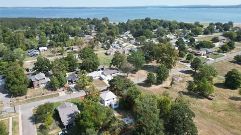 View/Area - 206 Broadway Ave, Eufaula, OK 74432 photo 6 of 7