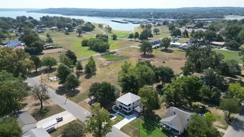 View/Area - 206 Broadway Ave, Eufaula, OK 74432 photo 1 of 7