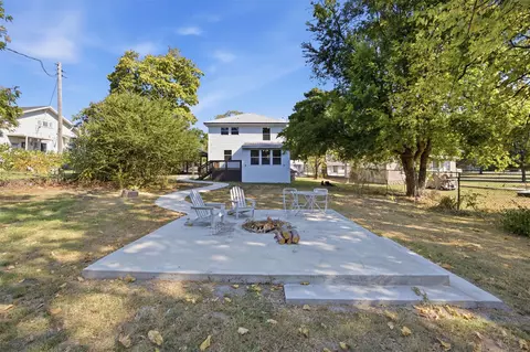 Exterior - 206 Broadway Ave, Eufaula, OK 74432 photo 8 of 9