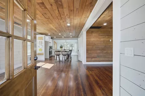 Entry Way - 206 Broadway Ave, Eufaula, OK 74432 photo 1 of 5