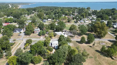 View/Area - 206 Broadway Ave, Eufaula, OK 74432 photo 3 of 7