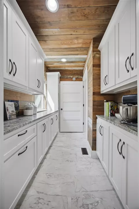 Kitchen - 206 Broadway Ave, Eufaula, OK 74432 photo 5 of 7
