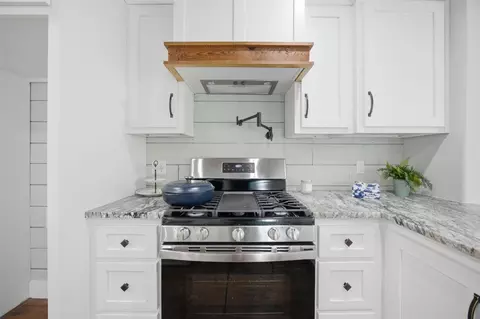 Kitchen - 206 Broadway Ave, Eufaula, OK 74432 photo 3 of 7