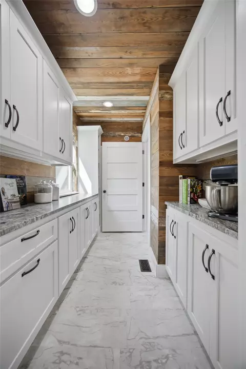 Kitchen - 206 Broadway Ave, Eufaula, OK 74432 photo 7 of 7