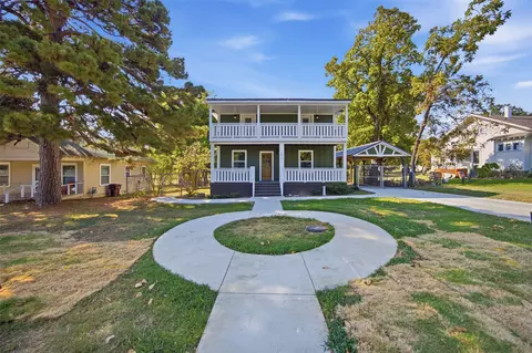 Exterior - 206 Broadway Ave, Eufaula, OK 74432 photo 2 of 9