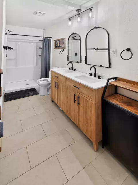 Bath - 24304 E 111th St S, Broken Arrow, OK 74014 photo 3 of 3