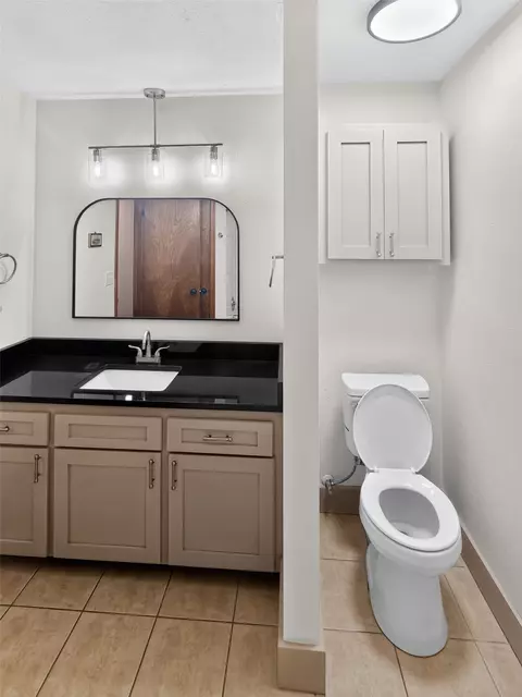 Bath - 24304 E 111th St S, Broken Arrow, OK 74014 photo 2 of 3