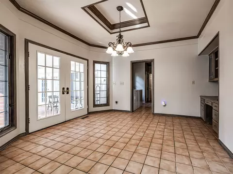 Dining - 6536 E 85th St, Tulsa, OK 74133 photo 2 of 3