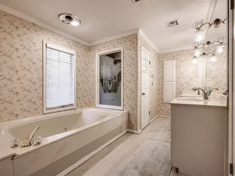 Bath - 6536 E 85th St, Tulsa, OK 74133 photo 5 of 13