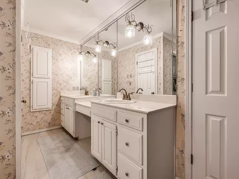 Bath - 6536 E 85th St, Tulsa, OK 74133 photo 7 of 13