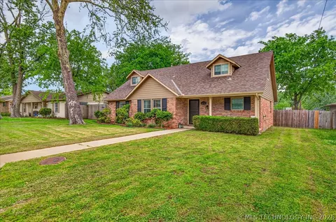 1242 May Ln, Bartlesville, OK 74006