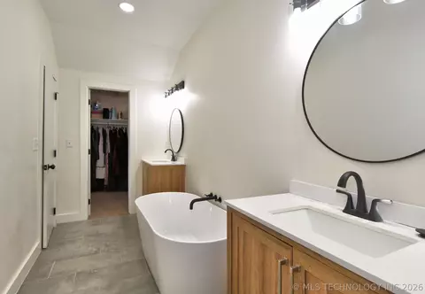 Bath - 9022 E 60th St, Tulsa, OK 74145 photo 3 of 3