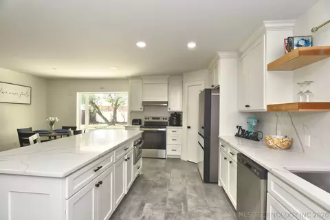 Kitchen - 9022 E 60th St, Tulsa, OK 74145 photo 5 of 5
