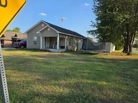 821 W Oak St, Collinsville, OK 74021