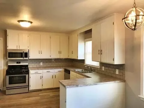 2533 E 7th St, Tulsa, OK 74104 photo 3