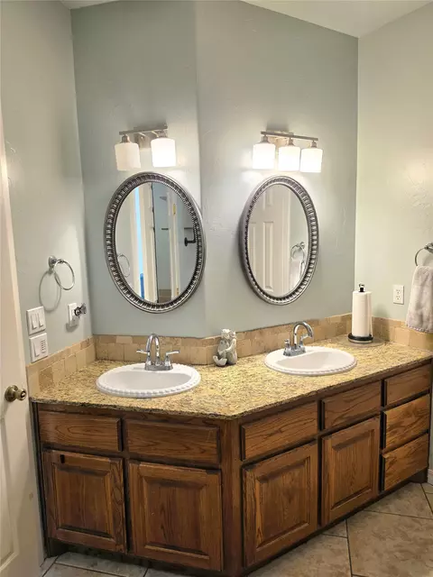 Bath - 823 Cypress Dr, Ada, OK 74820 photo 2 of 6
