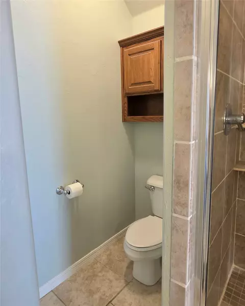 Bath - 823 Cypress Dr, Ada, OK 74820 photo 5 of 6