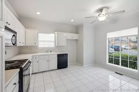 Kitchen - 3005 E 90th Pl, Tulsa, OK 74137 photo 1 of 4