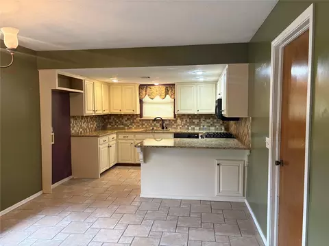 Kitchen - 618 S Timberridge Dr S, Cushing, OK 74023 photo 2 of 5