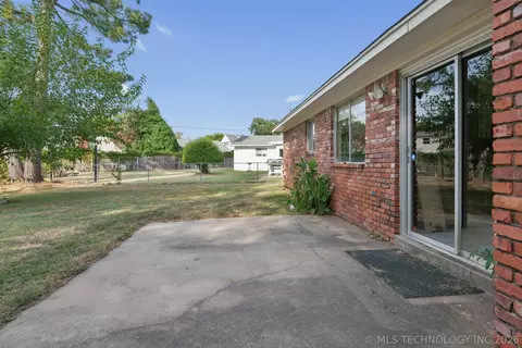 Exterior - 10817 E 26th Pl, Tulsa, OK 74129 photo 4 of 6