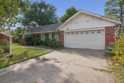 Exterior - 10817 E 26th Pl, Tulsa, OK 74129 photo 2 of 6