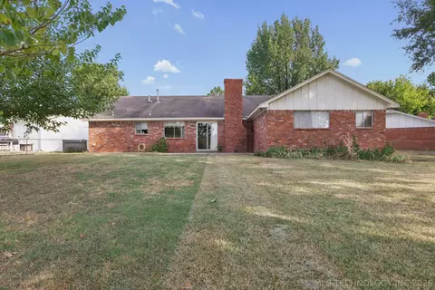 Exterior - 10817 E 26th Pl, Tulsa, OK 74129 photo 5 of 6