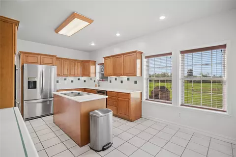 Kitchen - 7901 N Highway 72, Haskell, OK 74436 photo 2 of 5