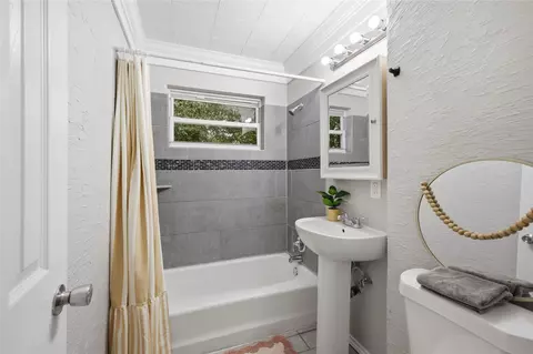 Bath - 6620 E 27th St, Tulsa, OK 74129 photo 1 of 1