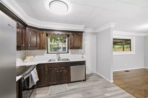 Kitchen - 6620 E 27th St, Tulsa, OK 74129 photo 2 of 2