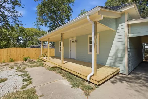 Exterior - 812 W 5th St, Ada, OK 74820 photo 2 of 5